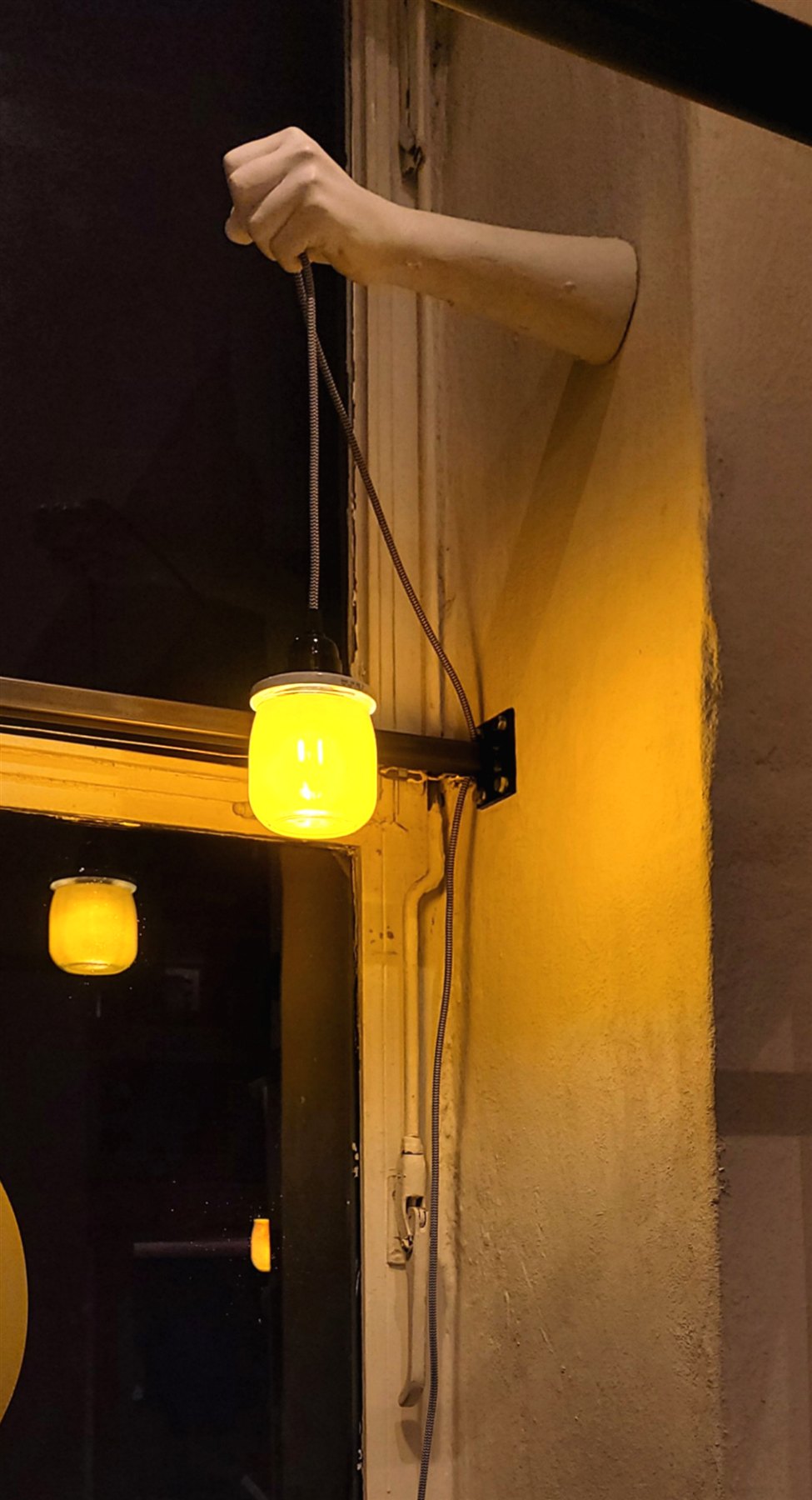 Nahaufnahme der Armstruktur in warmem Licht